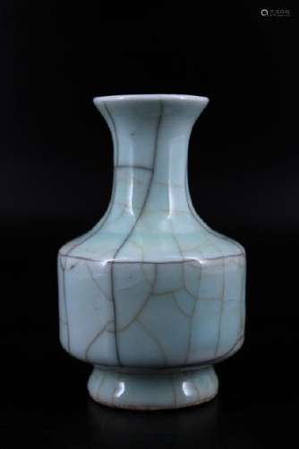 Song Porcelain Guanyao Vase