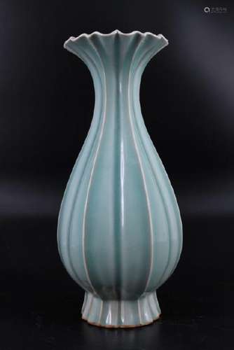 Song Porcelain GuanYao Vase