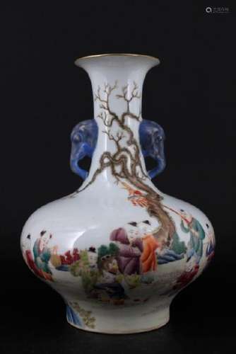 Chinese Qing Porcelalin Famille Rose Vase