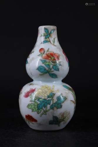 Republic period Famille Rose Gourd Vase