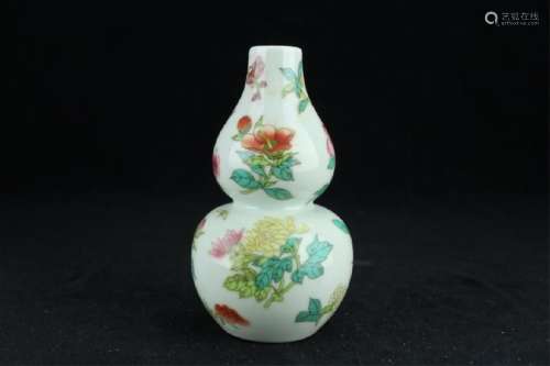 Chinese Porcelain Famille Rose Gourd Vase