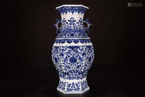 Blue And White Porcelain Chrysanthemum Vase with Mark