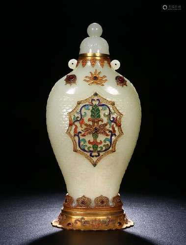 Imperial Carved Jade And Gilt Covered Vessel With Mark