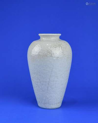 A Chinese Ge-Type Porcelain Vase