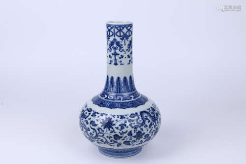 A Chinese Blue and White Porcelain Vase