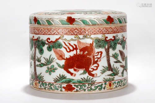 A Chinese Dou-Cai Porcelain Box with Cover