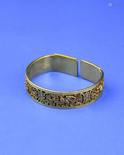 A Chinese Carved Gold Bracelet