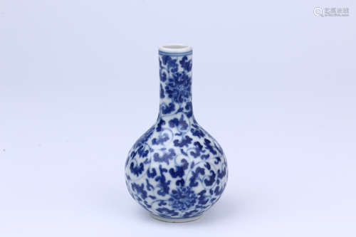 A Chinese Blue and White Porcelain Vase