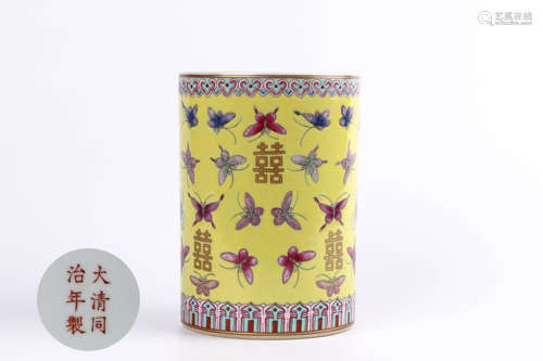 A Chinese Famille-Rose Porcelain Brush Pot