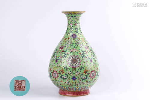 A Chinese Green Glazed Famille-Rose Porcelain Vase