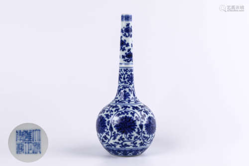 A Chinese Blue and White Porcelain Vase