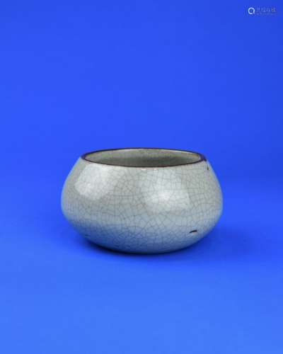 A Chinese Ge-Type Porcelain Incense Burner