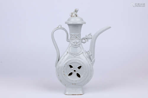 A Chinese White Glazed Porcelain Portable Pot