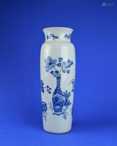 A Chinese Blue and White Porcelain Vase