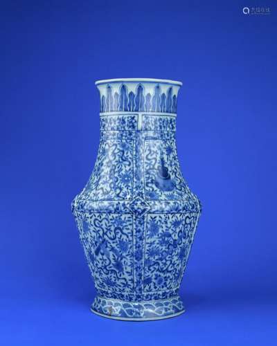 A Chinese Blue and White Porcelain Vase