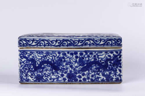 A Chinese Blue and White Porcelain Square Box with Cover