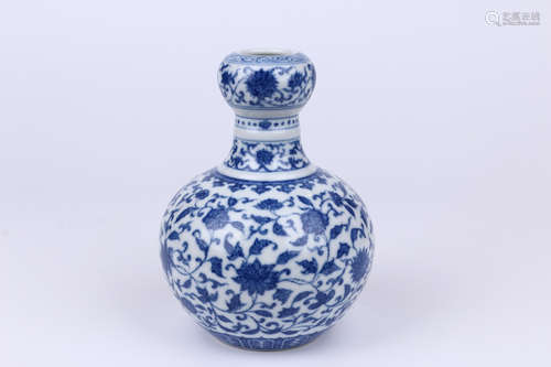 A Chinese Blue and White Porcelain Vase