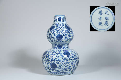 A Chinese Blue and White Porcelain Double Gourd Vase