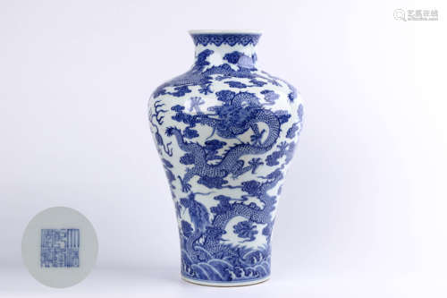 A Chinese Blue and White Porcelain Vase