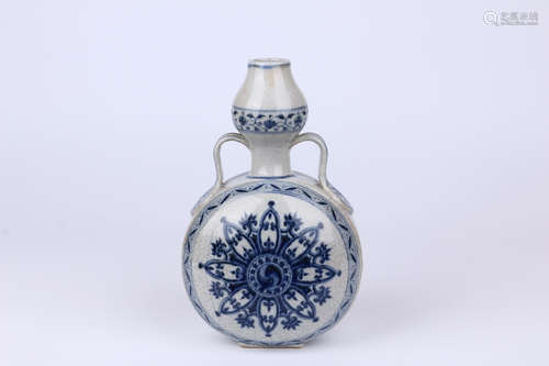 A Chinese Blue and White Porcelain Double Gourd Vase