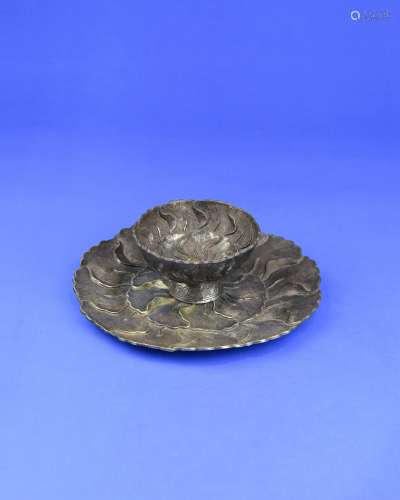 A Set of Chinese Gilt Silver Cup and Plate with Gold Inlaided