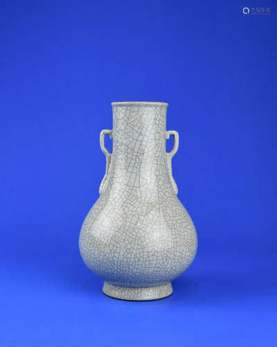 A Chinese Ge-Type Porcelain Vase