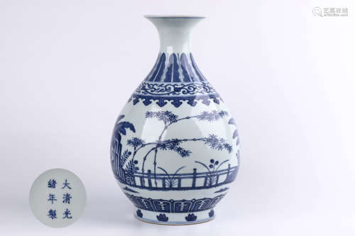 A Chinese Blue and White Porcelain Vase