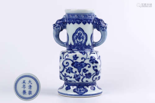 A Chinese Blue and White Porcelain Vase