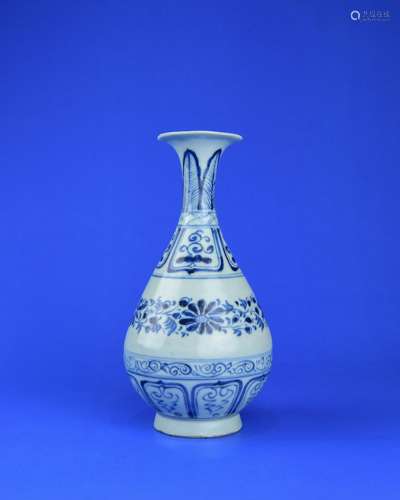 A Chinese Blue and White Porcelain Vase