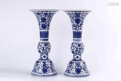 A Pair of Chinese Blue and White Porcelain Vases