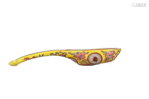 A Chinese Yellow Ground Famille-Rose Porcelain Spoon