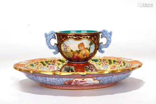 A Set of Chinese Famille-Rose Porcelain Tea Cup with Plate Set