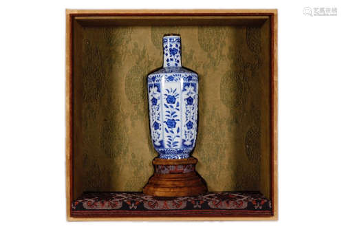 A Chinese Blue and White Porcelain Vase