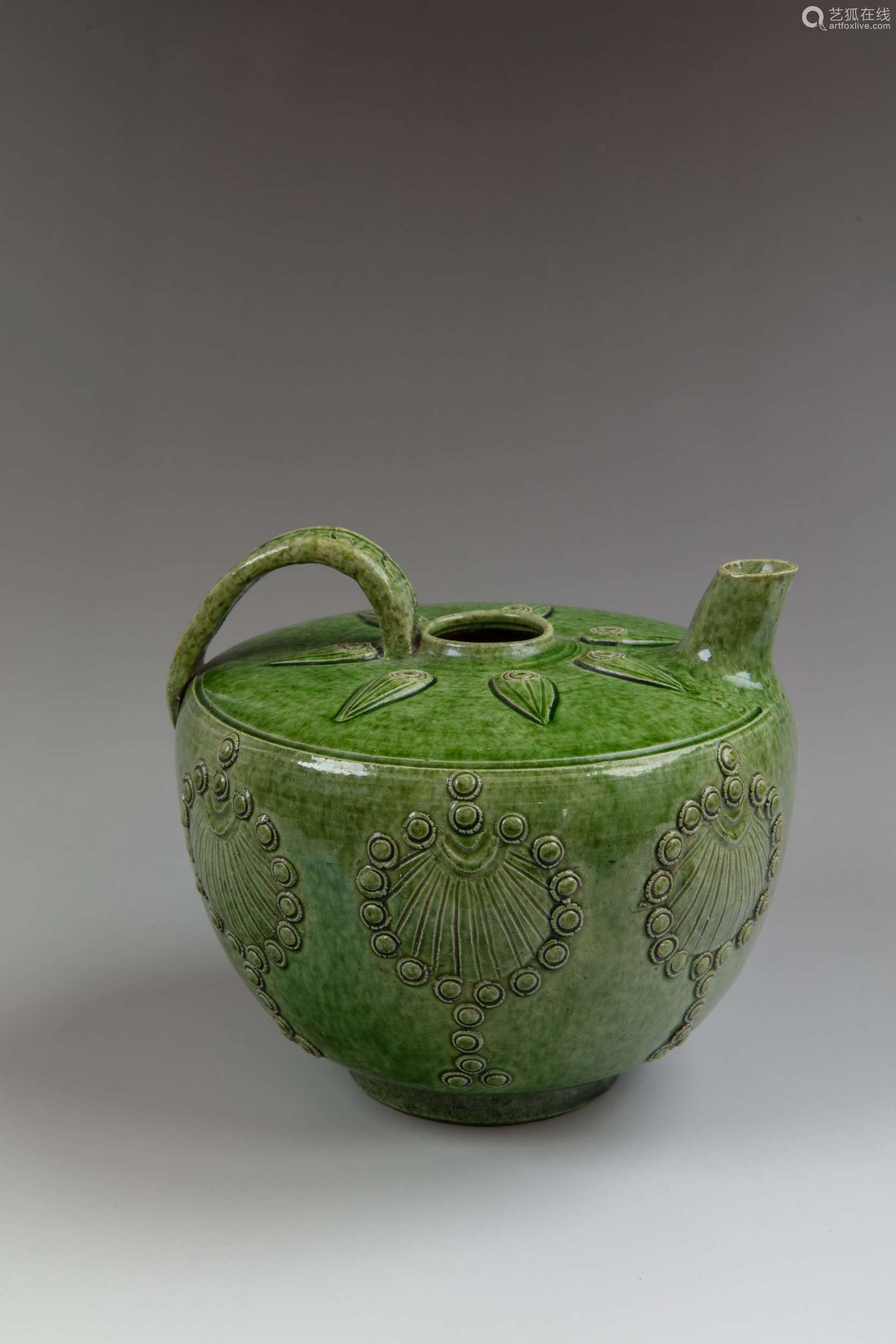 北宋 磁州窑绿釉璎珞纹壶-【成交 价格 图片】
