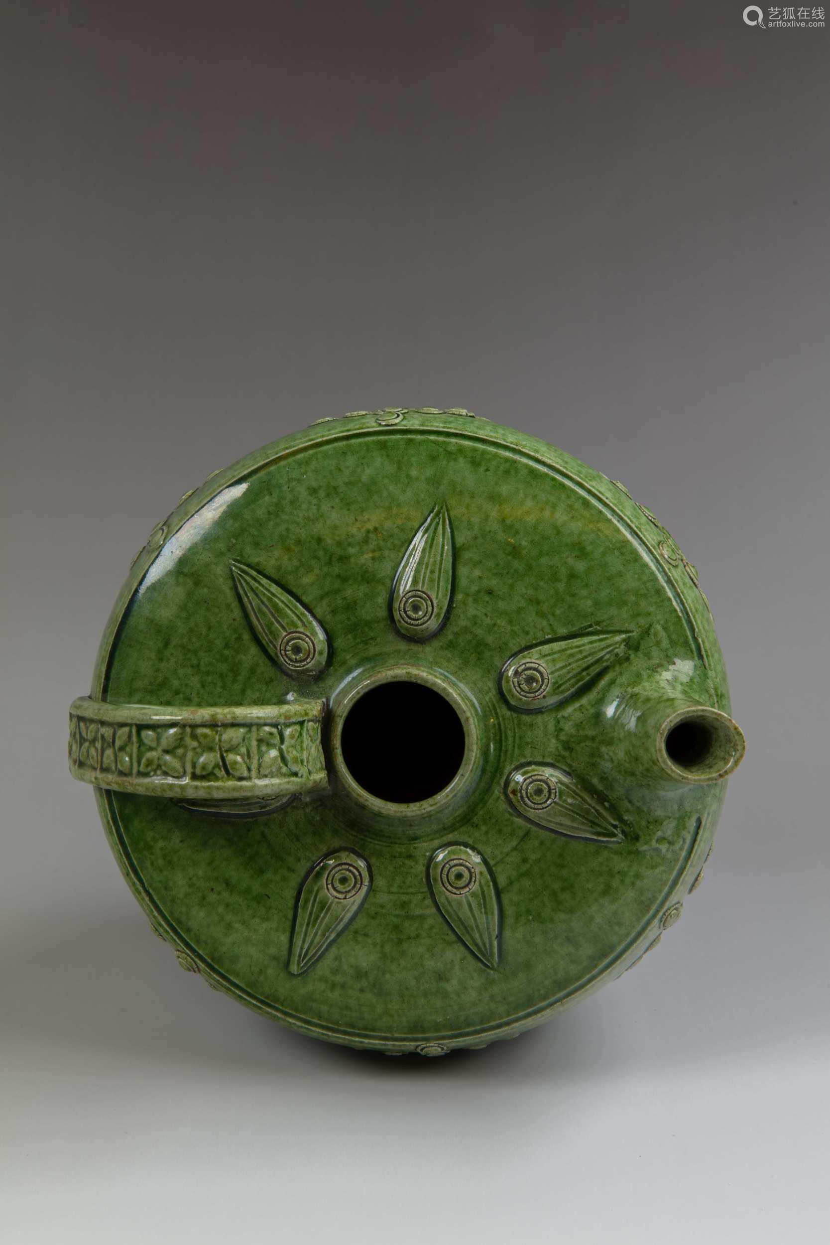 北宋 磁州窑绿釉璎珞纹壶-【成交 价格 图片】