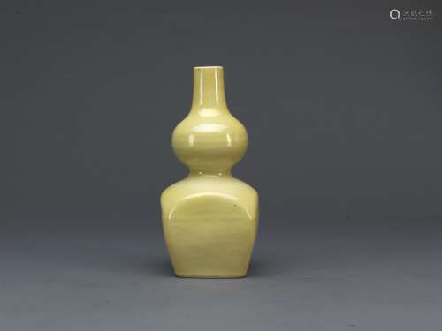 明嘉靖 黃釉葫蘆瓶