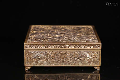 A GILT BRONZE DRAGON PATTERN CAPPING BOX