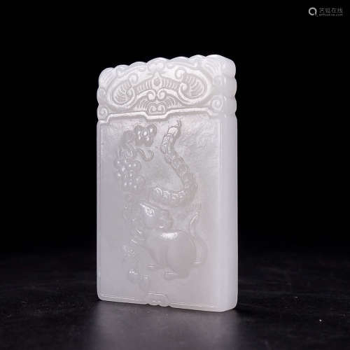 A HETIAN JADE PENDANT WITH GRAPE CARVING