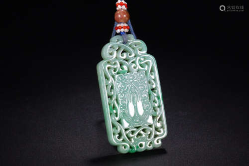 A JADEITE HOLLOW-OUT BUDDHA'S HAND PENDANT