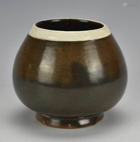 A Cizhou Ware Jar with white glaze mouth