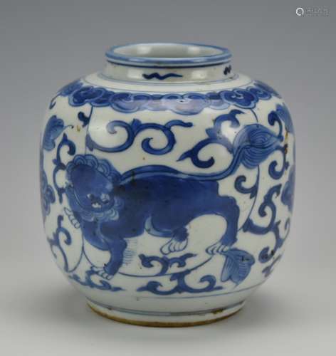 Chinese Blue and White Foo Dog Jar, Ming Dynasty