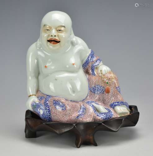 A Seated Famille Rose Porcelain Buddha, 19/20th C.