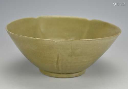 Yue Ware Lobed Celadon Glazed Bowl, Five Dynasty