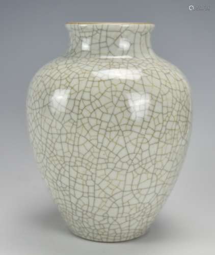 A Ge-Type Jar, Late Qing Dynasty