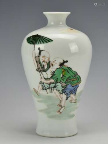 A Famille Verte Meiping Vase w/ Umbrella & Figures