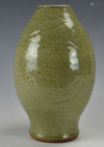 Chinese Longquan Ware Celadon Vase,Ming Dynasty