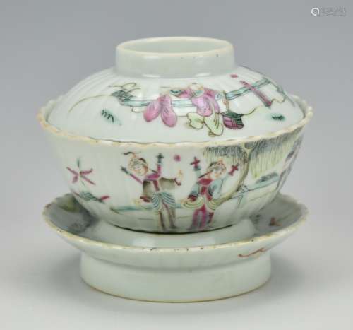 A Famille Rose Tea bowl w/ Lid & Stand,19th C.