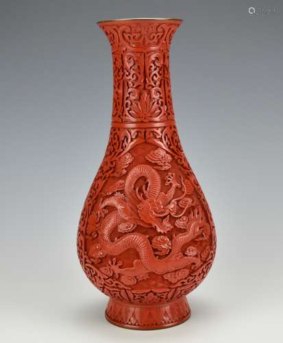 A Chinese Lacquerware Vase,20th C.