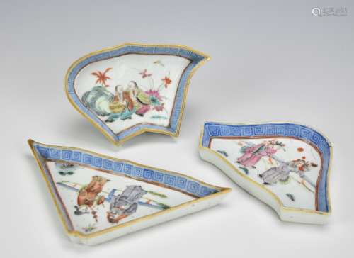 A Set of 3 Shaped Famille Rose Dishes, 19th C.