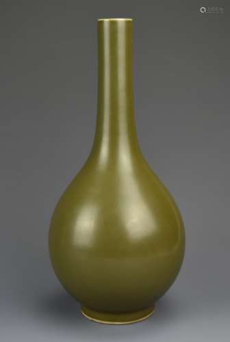 A Tea-Dust Vase w/ Tianqi Mark ,20th C.